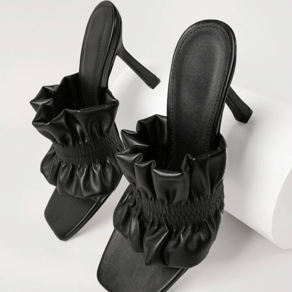 HEELS 👠 NWB - Picture 4 of 6